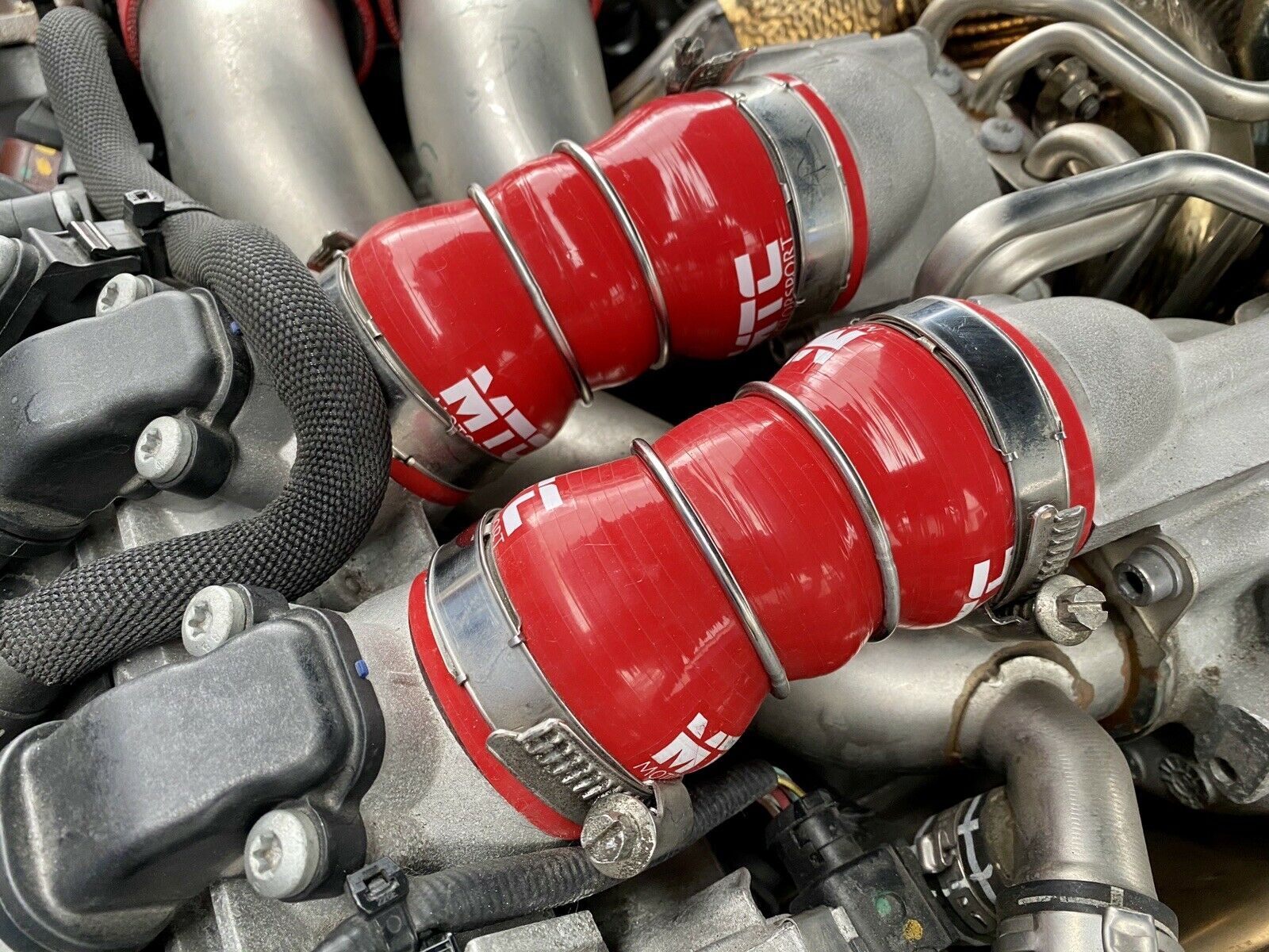 Audi RS6 RS7 S8 C7 Boost Hoses Turbos to Chargecooler Intake Red | MTC Motorsport